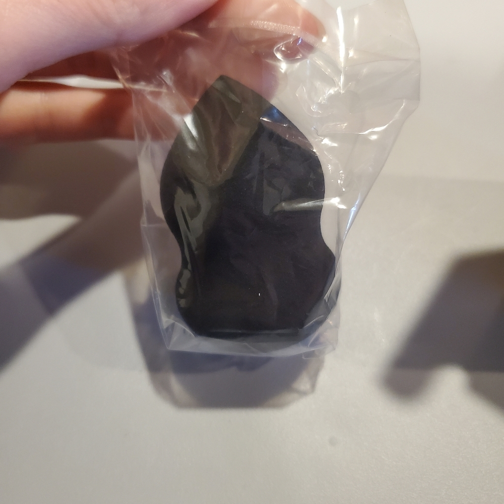 Mary Kay Blending Sponge - Picture 4 of 4